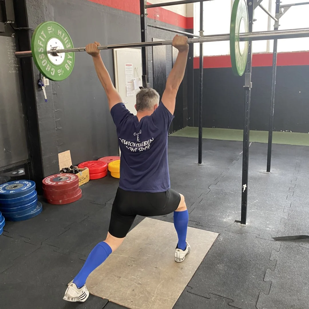 CrossFit Bayreuth Gewichtheben Exzellente Technik Athlet Clean und Jerk Stossen