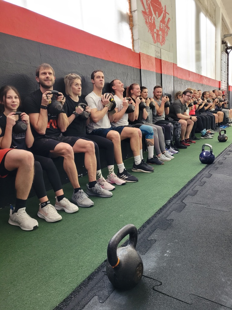 Wallsit mit Kettlebell | CrossFit Bayreuth